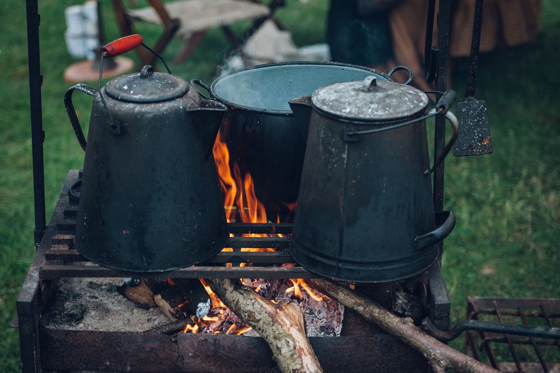 a pot that is sitting on a grill